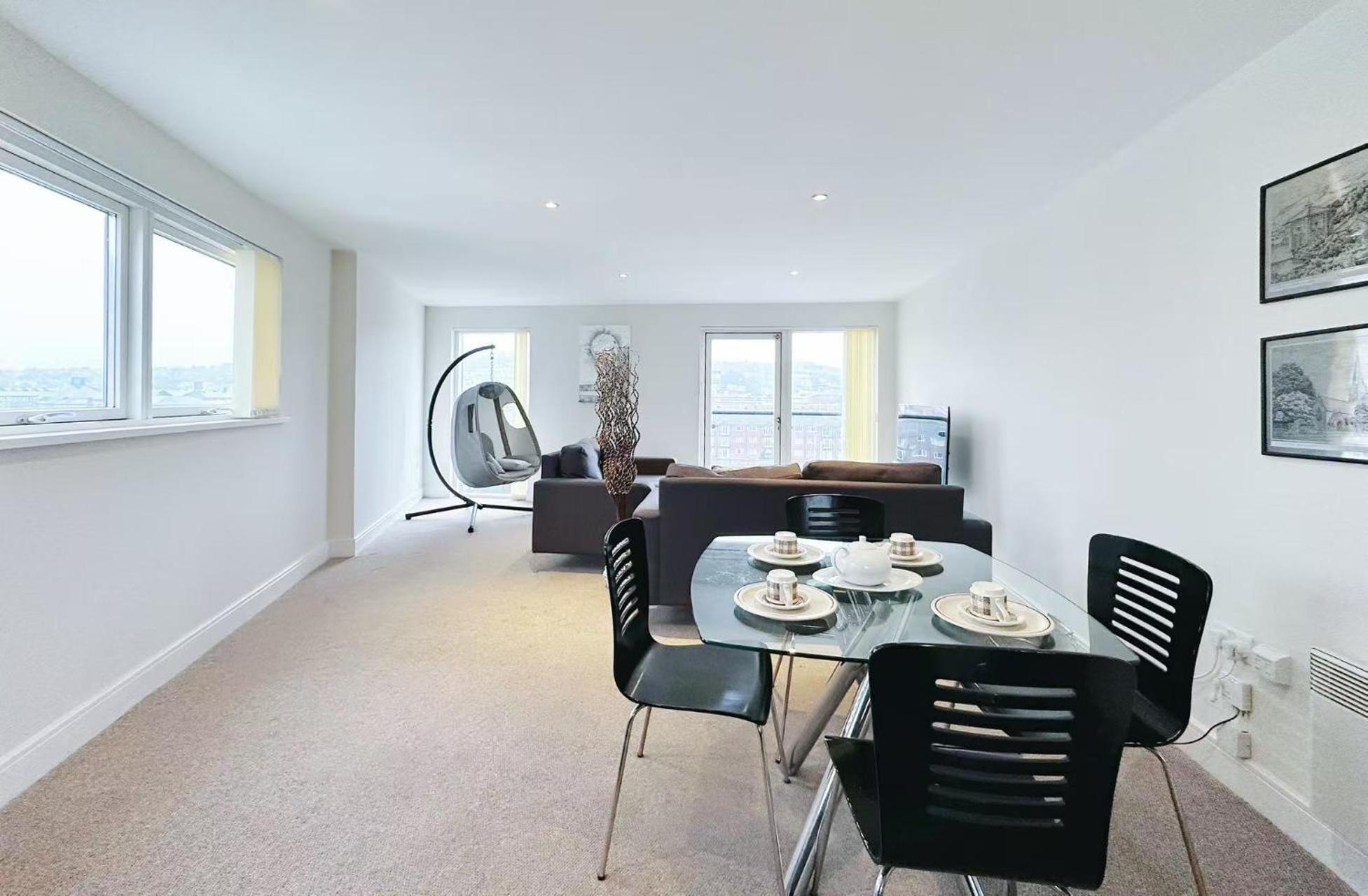 Breeze - 2 Bed With River View Apartment Swansea