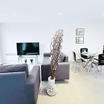 Breeze Inn - 2 Bed Apt With River View