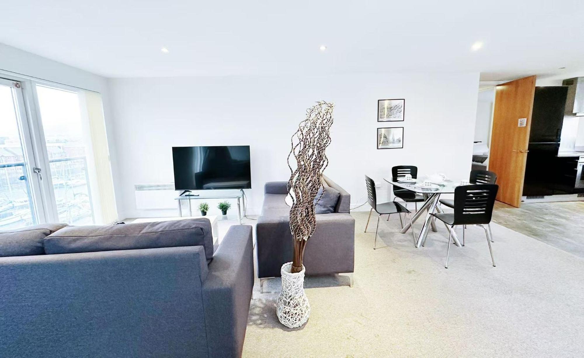 Breeze - 2 Bed With River View *