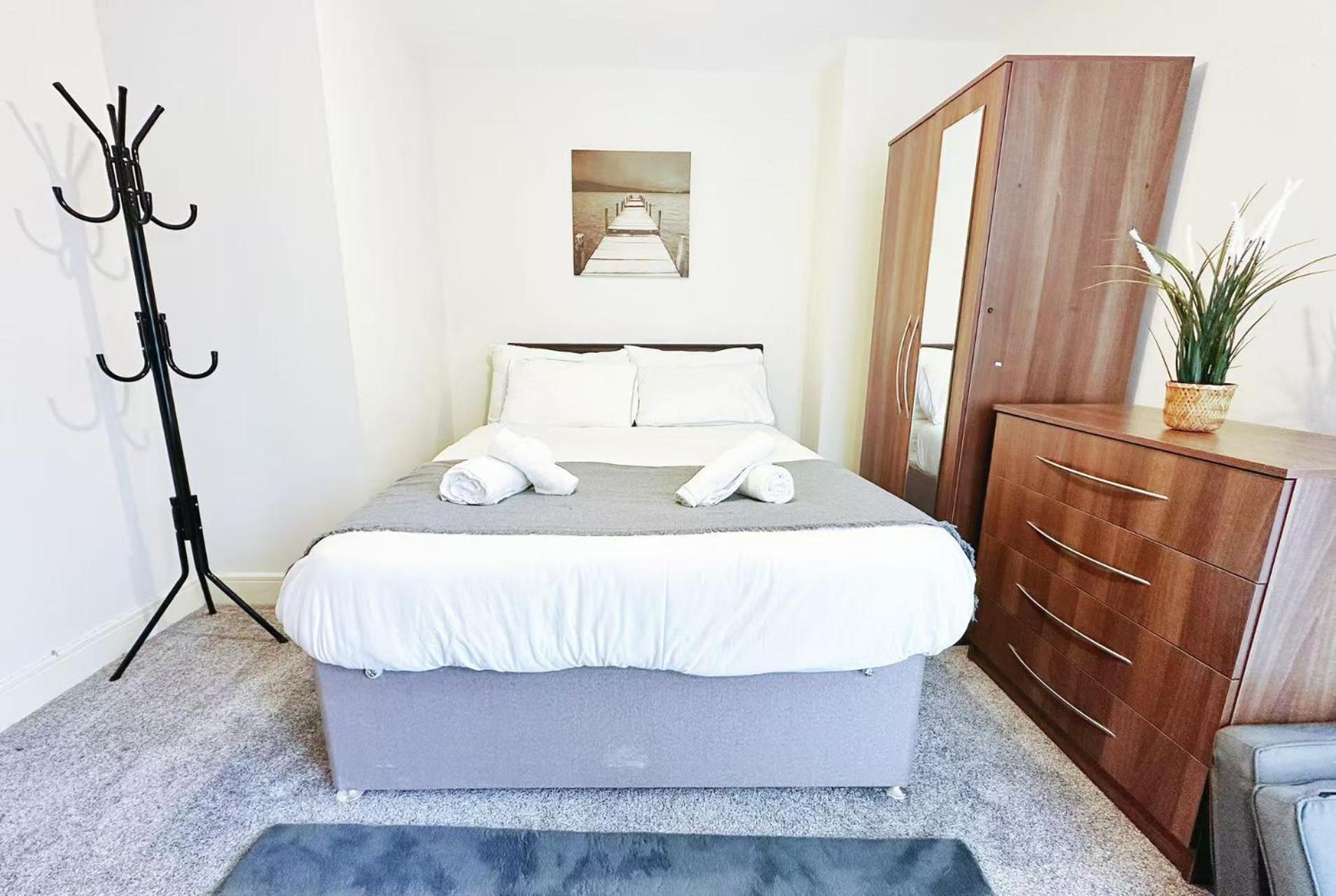 Breeze - 2 Bed With River View Apartment *
