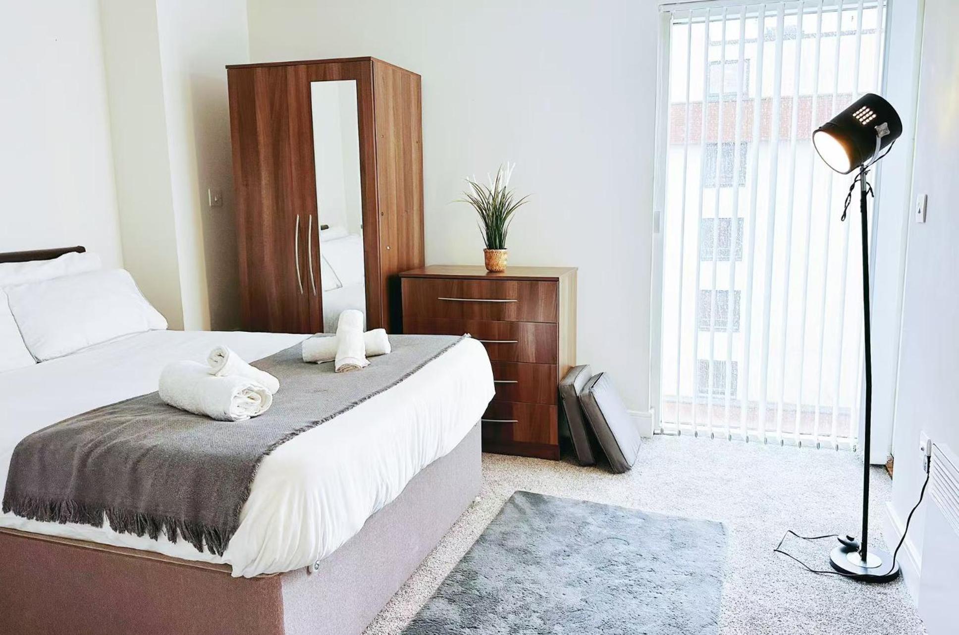Breeze - 2 Bed With River View Apartment Swansea